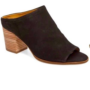 Women’s Lucky Brand Organza Mule size 8M.